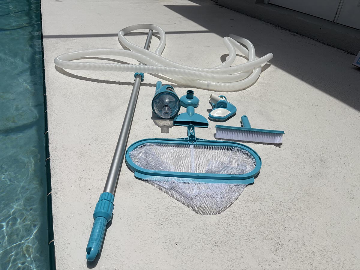 Intex pool cleaning kit