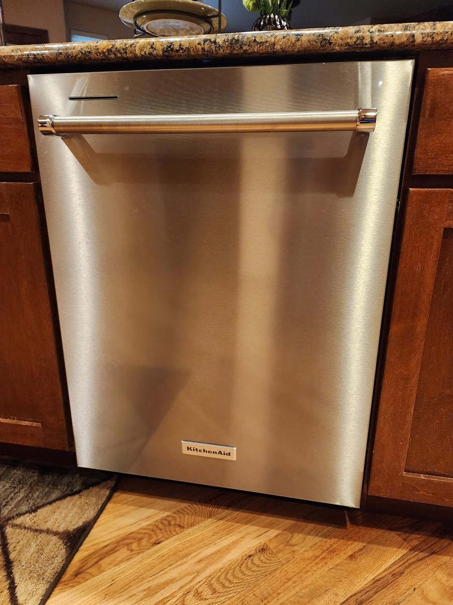 A photo of the PrintShield Finish stainless steel door of the KitchenAid FreeFlex dishwasher