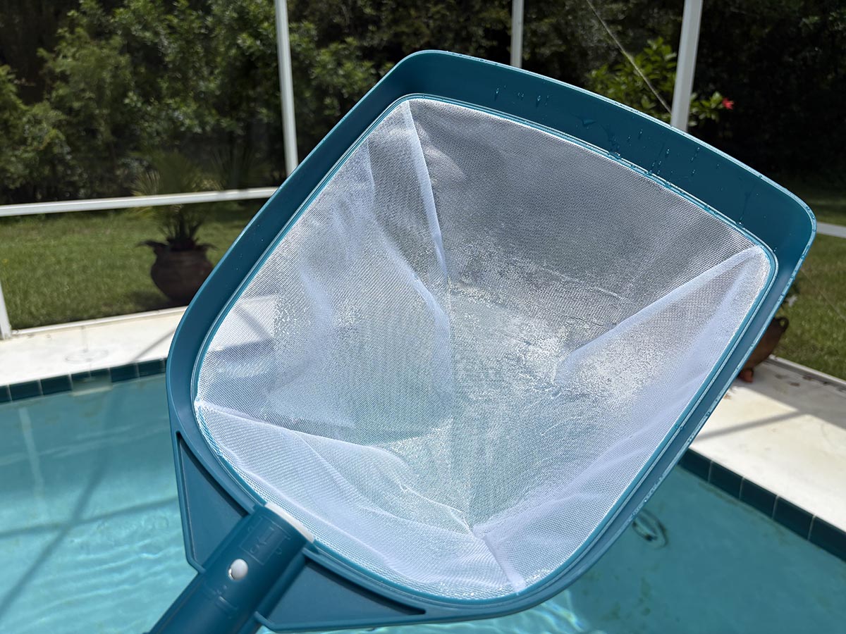 PoolWhale telescopic skimmer closeup