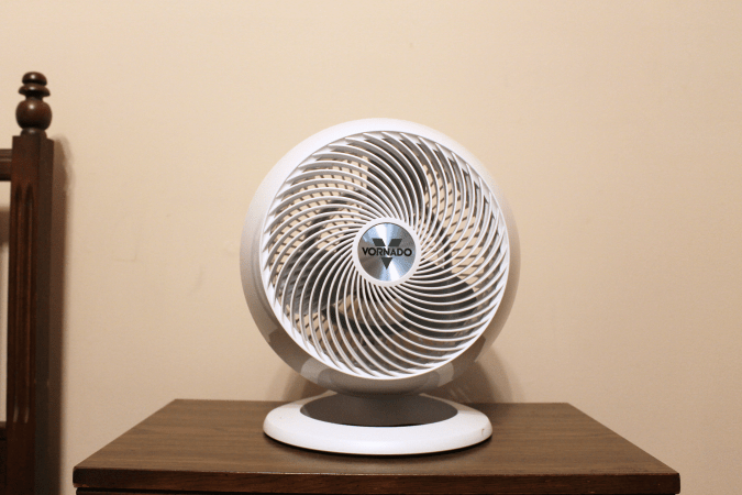 Testing the Vornado 660 fan in a bedroom