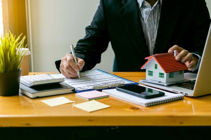 Allstate vs. State Farm: Which Homeowners Insurance Company Should You Choose in 2023?