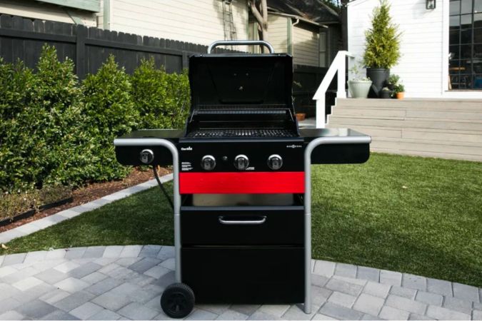 The Best Hybrid Grills for Backyard Barbecues
