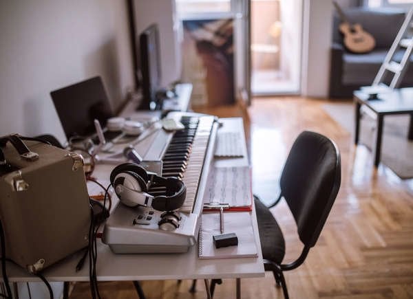 Keyboard and headphone on desk in spare room