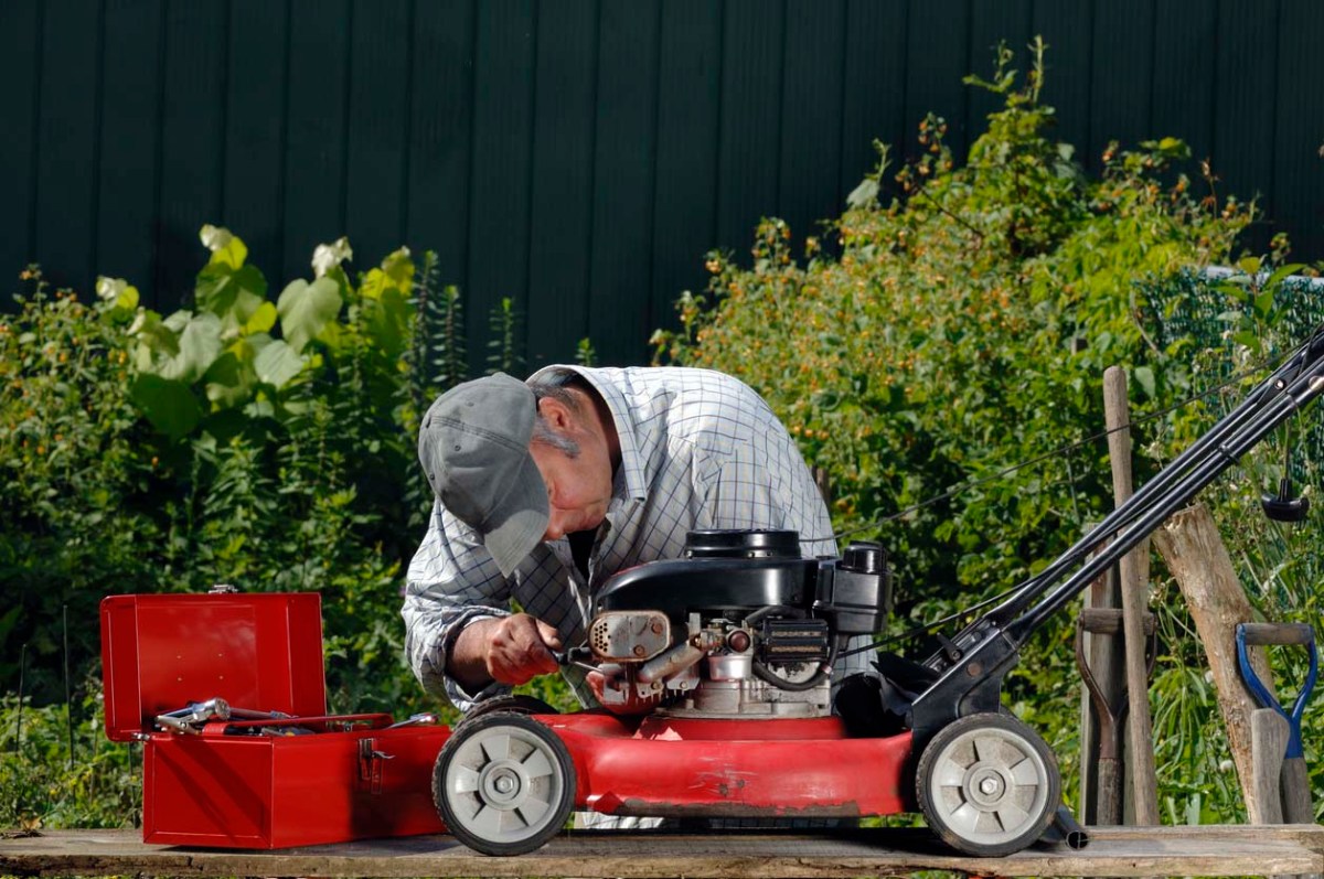 How Much Does Lawn Mower Repair Cost? (2023) Bob Vila