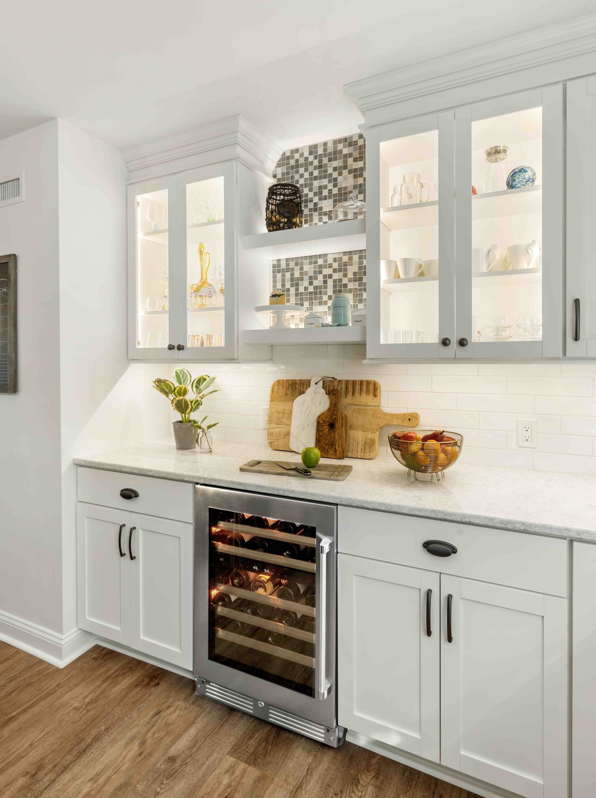 Shaker Cabinets with flat panel drawers