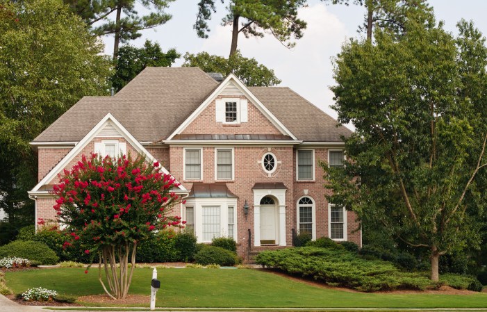 20 Landscaping Mistakes That Make Home Buyers Walk the Other Way