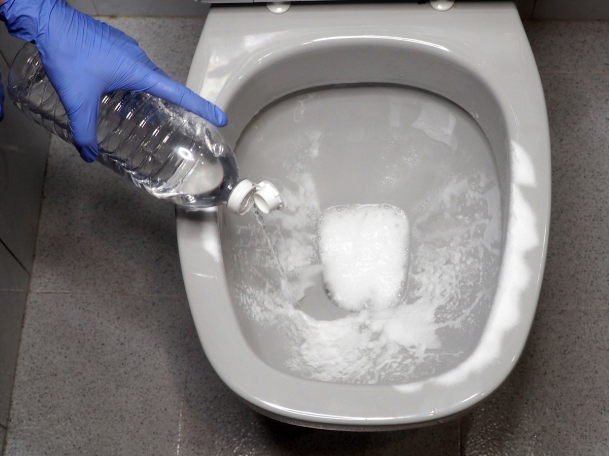 Vinegar and baking soda used to unclog toilet