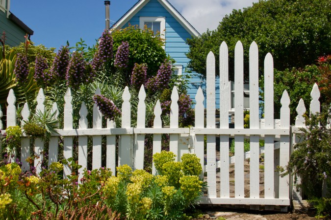 13 Charming Ways to Incorporate Picket Fencing on Your Property