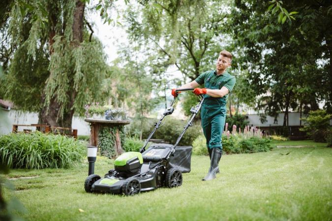 Sunday Just Slashed 20% Off of a Lawn Care Plan We Tested and Loved