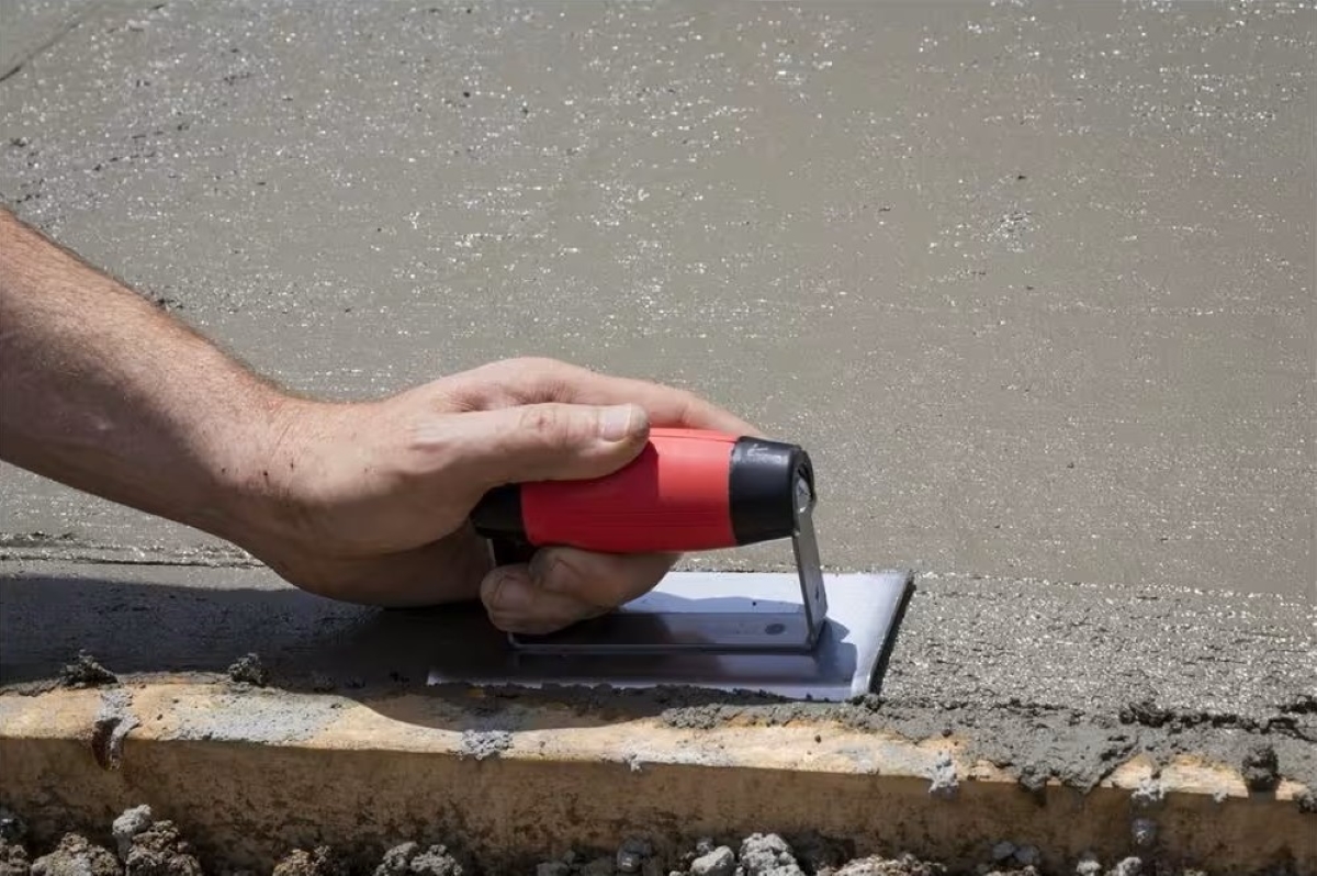 Using rounded edge tool on wet concrete
