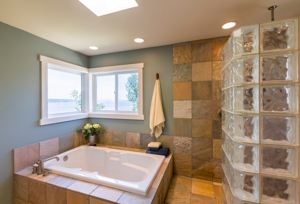 How Much Does a Jacuzzi Bath Remodel Cost? (2025 Guide)