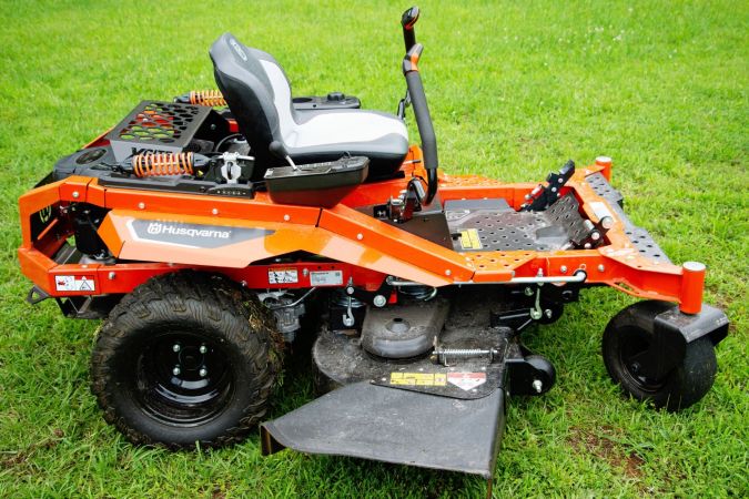 The Best Commercial Zero-Turn Mowers