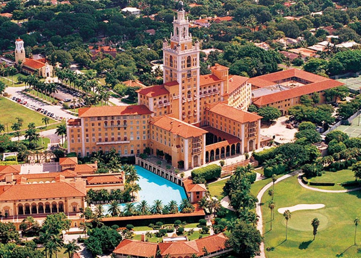 Aerial view of large hotel in Florida