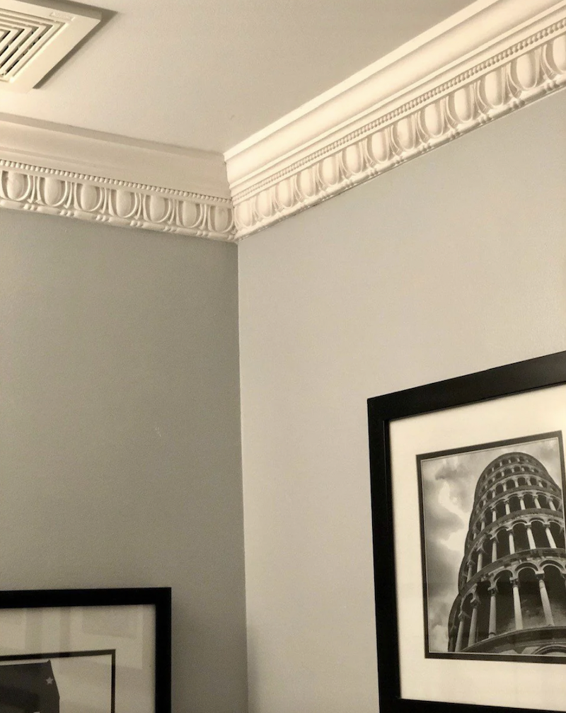 Room with grey walls and egg and dart molding