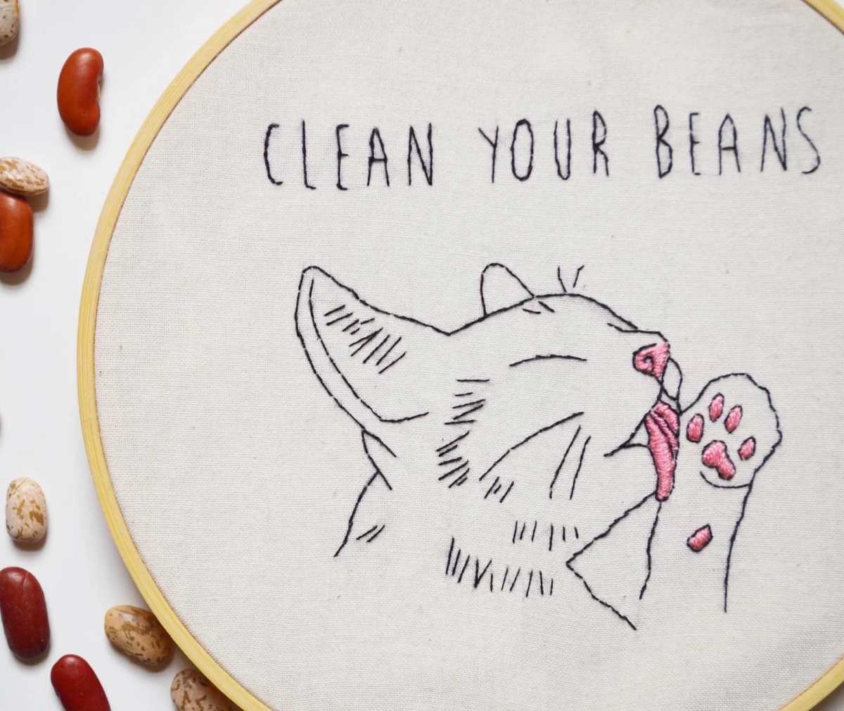 Cat licking paw embroidery pattern