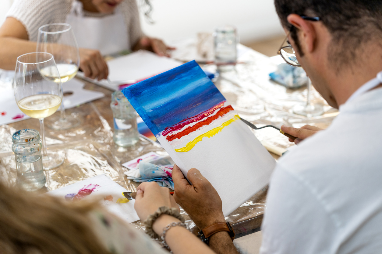 Art and Wine Workshop. Development of artistic painting.
