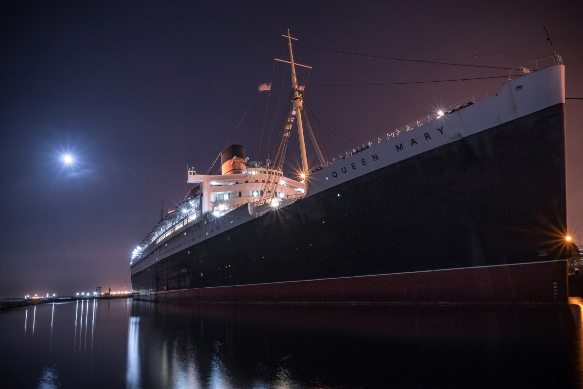 Large Queen Mary hotel passenger liner