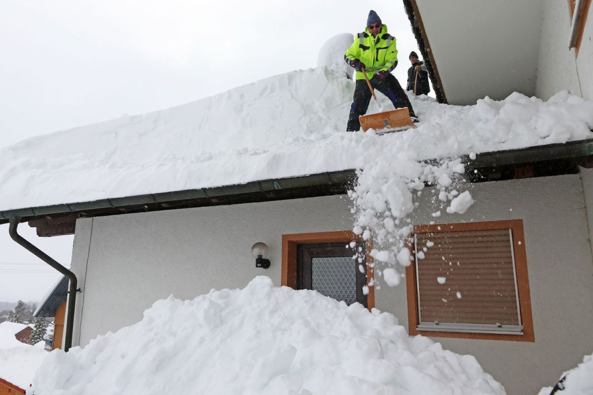 How Much Does It Cost to Winterize a House? (2024) Bob Vila