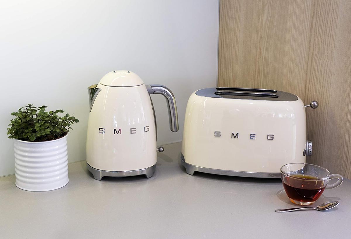 New Appliances that Look Like Retro Appliances Option SMEG 2 Slice Retro Toaster