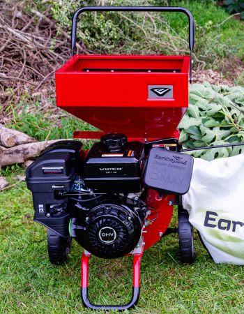 Red Earthquake K33 wood chipper on grass next to bag of wood chipsRed Earthquake K33 wood chipper on grass next to bag of wood chips
