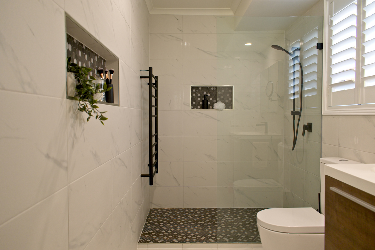 Luxury ensuite bathroom with inset shower shelves