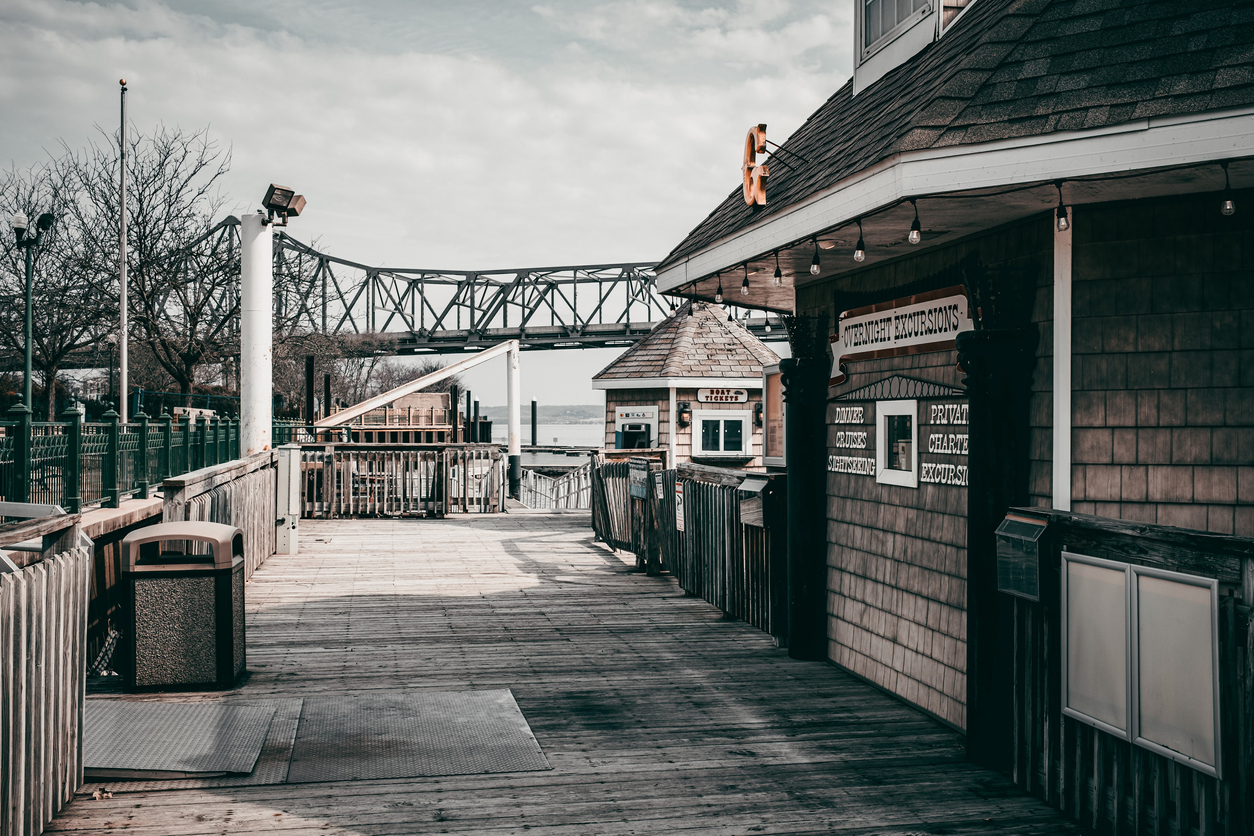 Dock and bridge along the Illinois river, Peoria, USA