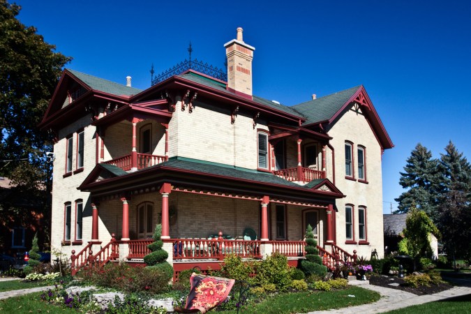 Love That Local Landmark? 5 Reasons to Buy an Old House