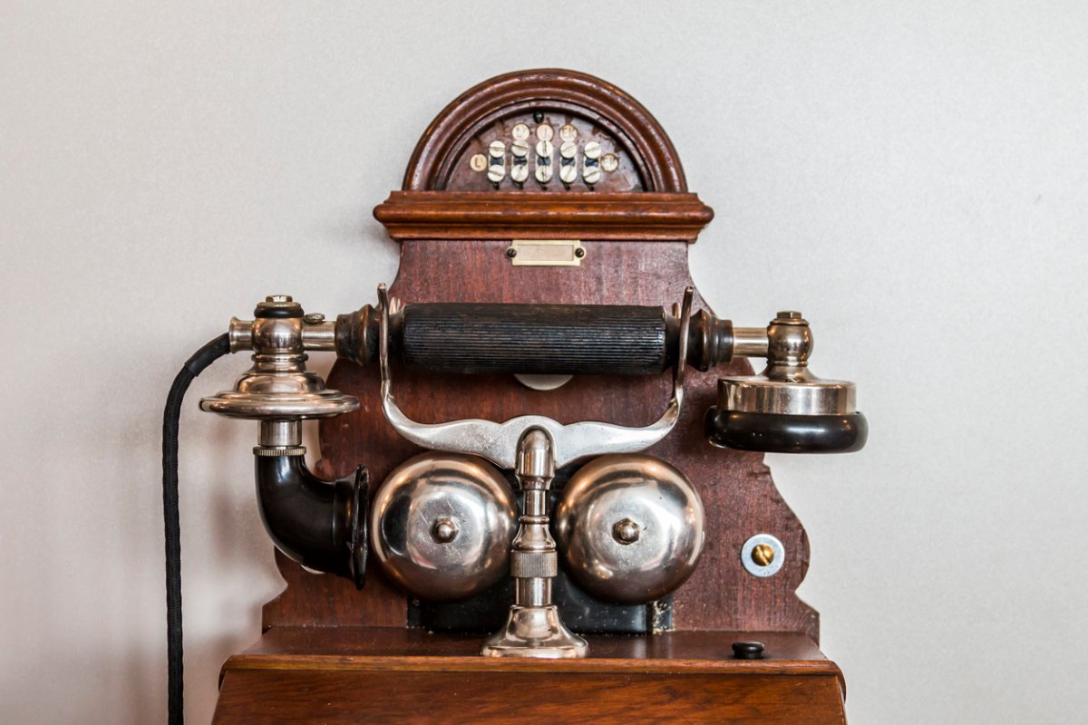 vintage-wooden-phone-on-a-wall-shelf-phone-nook