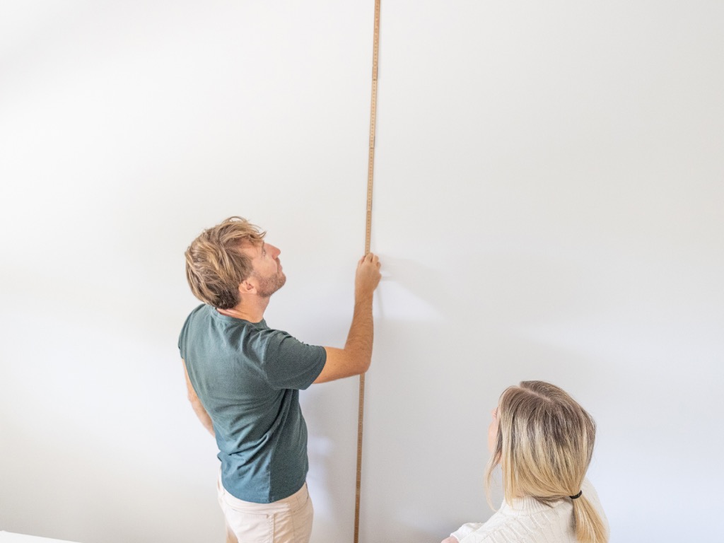 Measuring ceiling height for Christmas tree