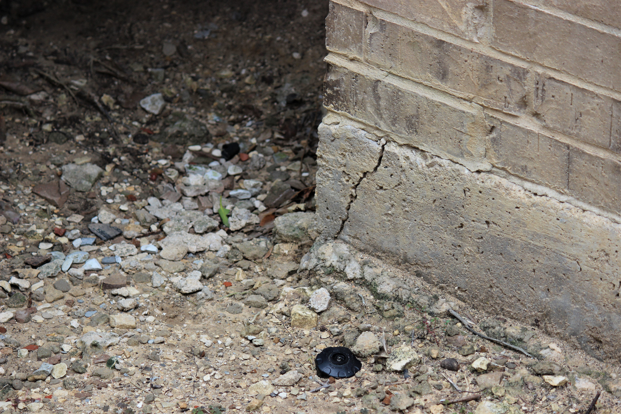 Crack indicating foundation issues in a residential property, corner crack of a foundation, corner pop