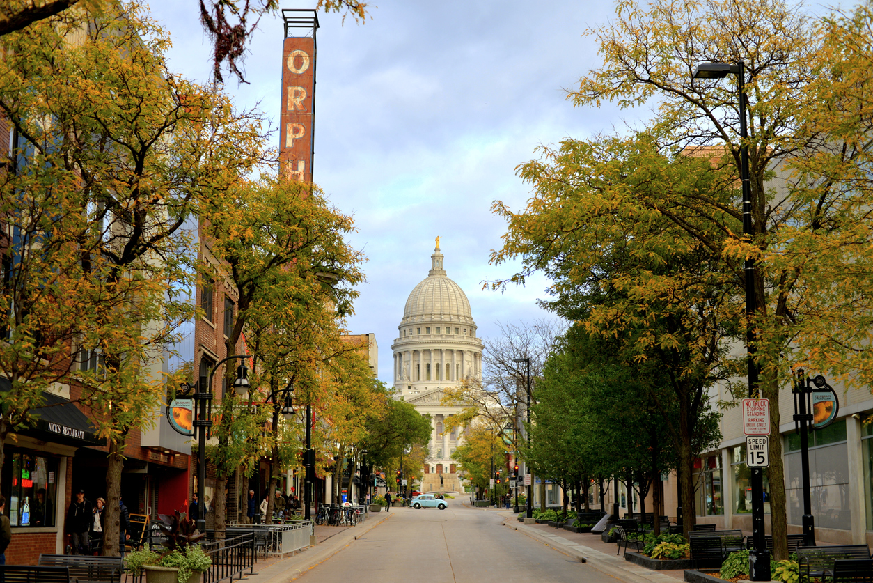 Patrons enjoy one of Madison's best locations. State Street and the capitol square offer excellent shopping, and views of the city's most beautiful and important landmark