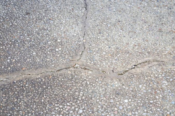 How to Clean Concrete Floors and Driveways