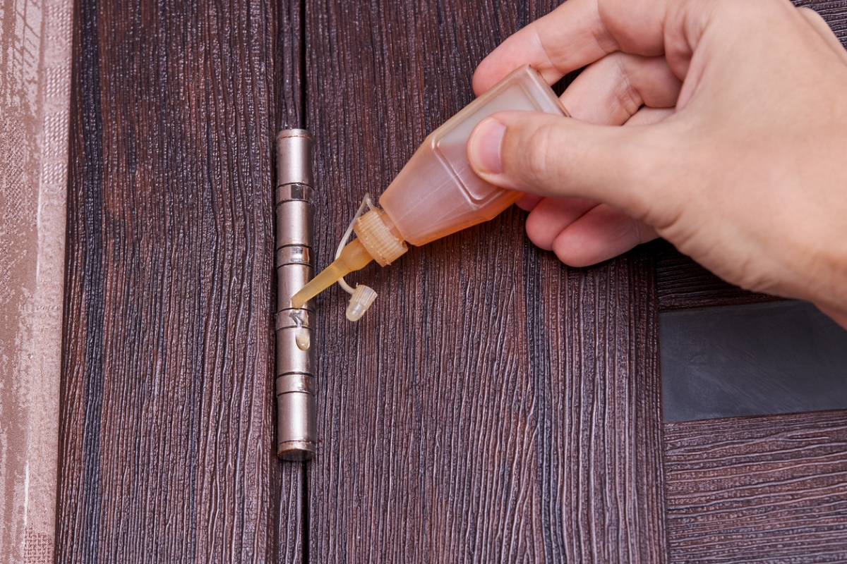 Lubricating oil on door hinge.