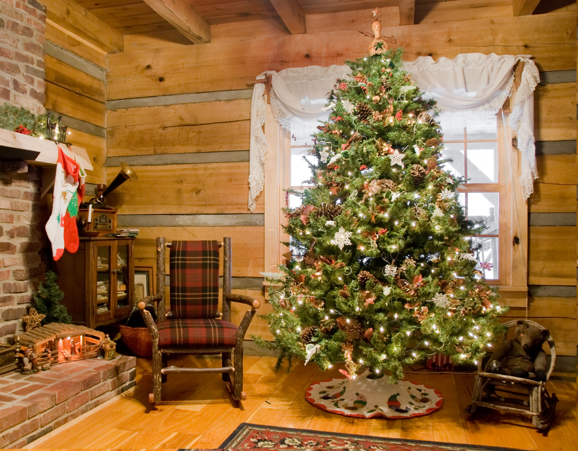A-Christmas-tree-is-decorated-with-pine-cones-and-other-natural-elements-in-a-log-cabin.