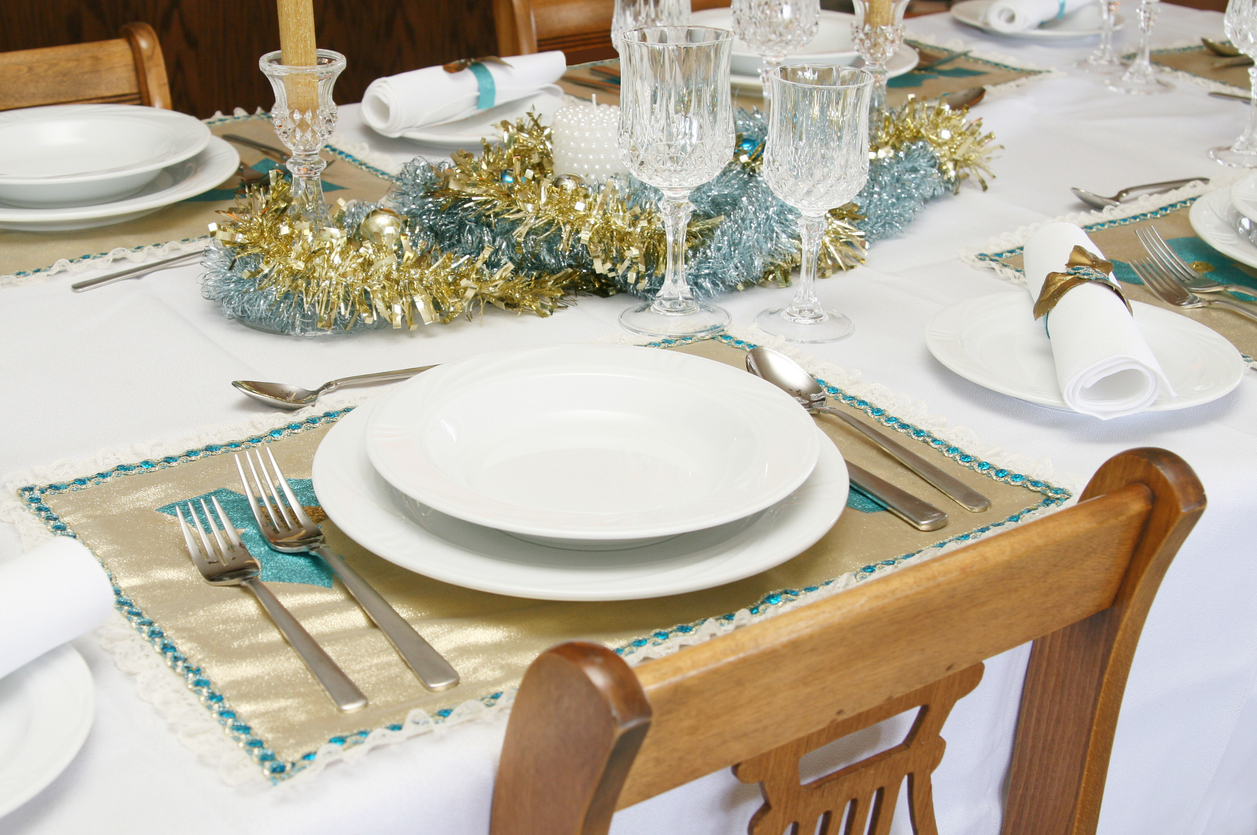 Table set for dinner with garlands in the middle as runner.