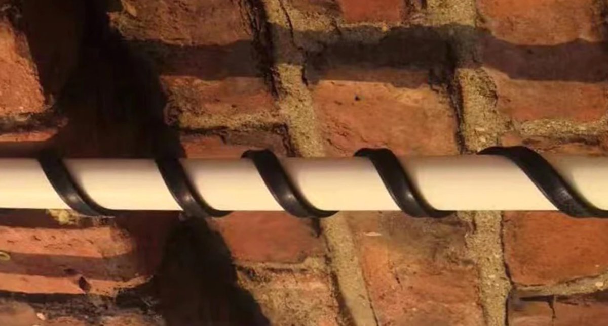 Giraffe Tools Heat Cable Wrapped Around PVC Pipe