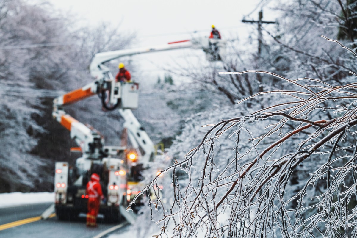How to Prepare for a Power Outage in Winter: 15 Steps to Take Now