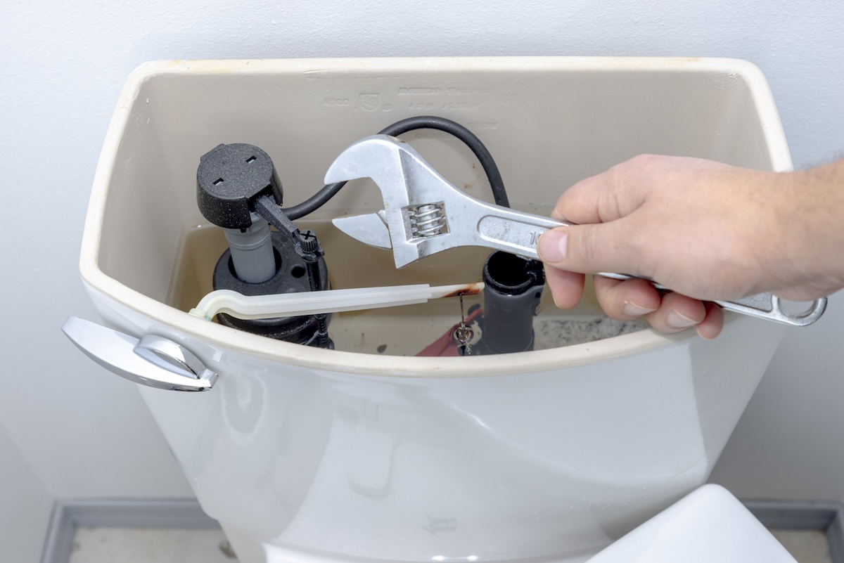 When to DIY and When to Call a Professional Plumber