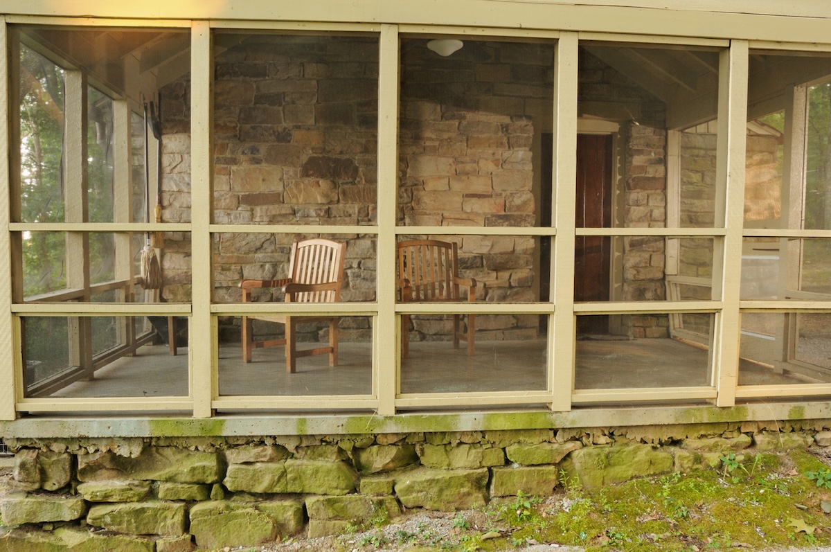 A screened in porch that prevents birds from nesting.