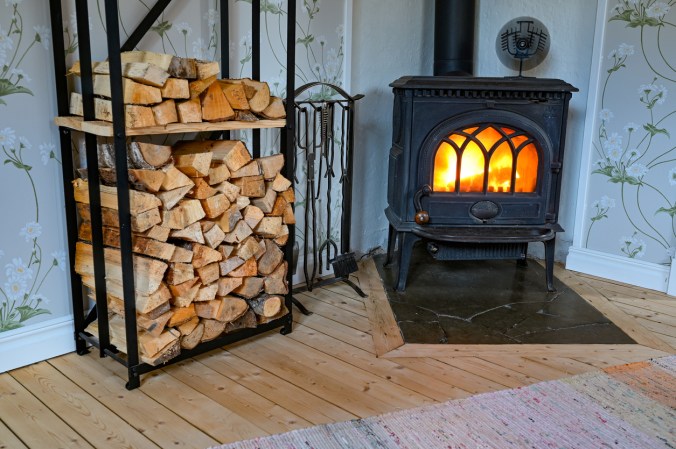 The Best Wood Stove Fans to Evenly Circulate Warm Air Through a Room