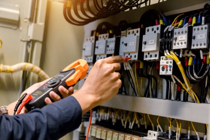 How Much Is the Average Electrician Salary?