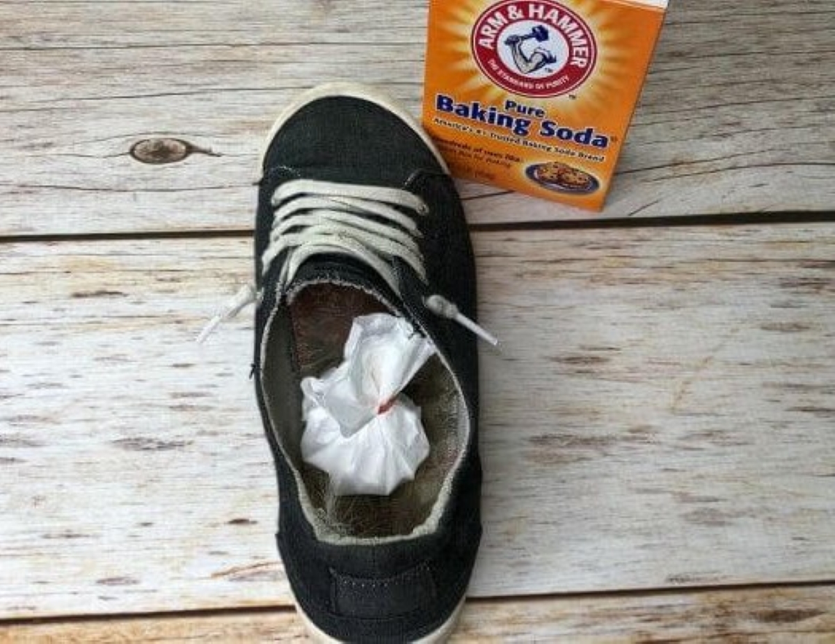 Wrapped coffee filter in show next to baking soda.