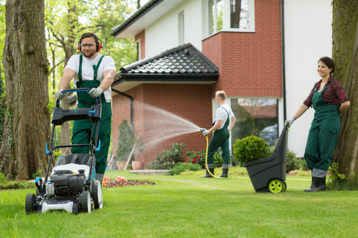 how to get lawn care customers