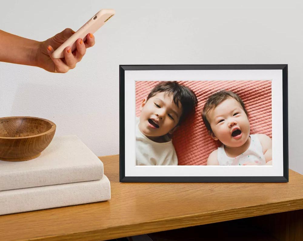 Best Gifts for Empty Nesters Option Aura Digital Photo Frame