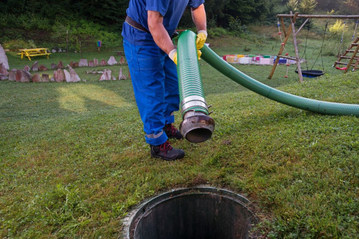 How Much Does It Cost to Clean a Septic Tank? (2024 Guide)