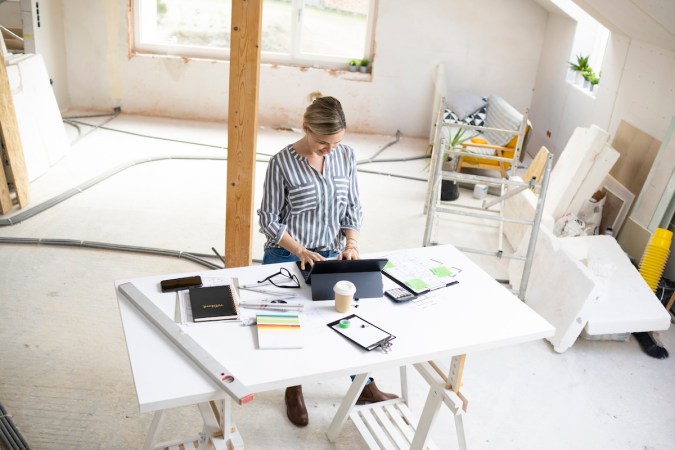 Estimate vs. Contract: What Are You Really Signing With a Contractor?