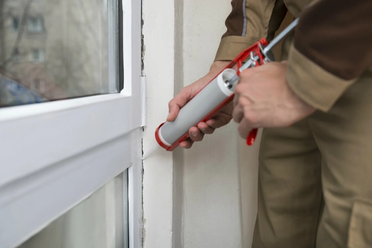 How to Insulate Windows by Re-caulking the Exterior