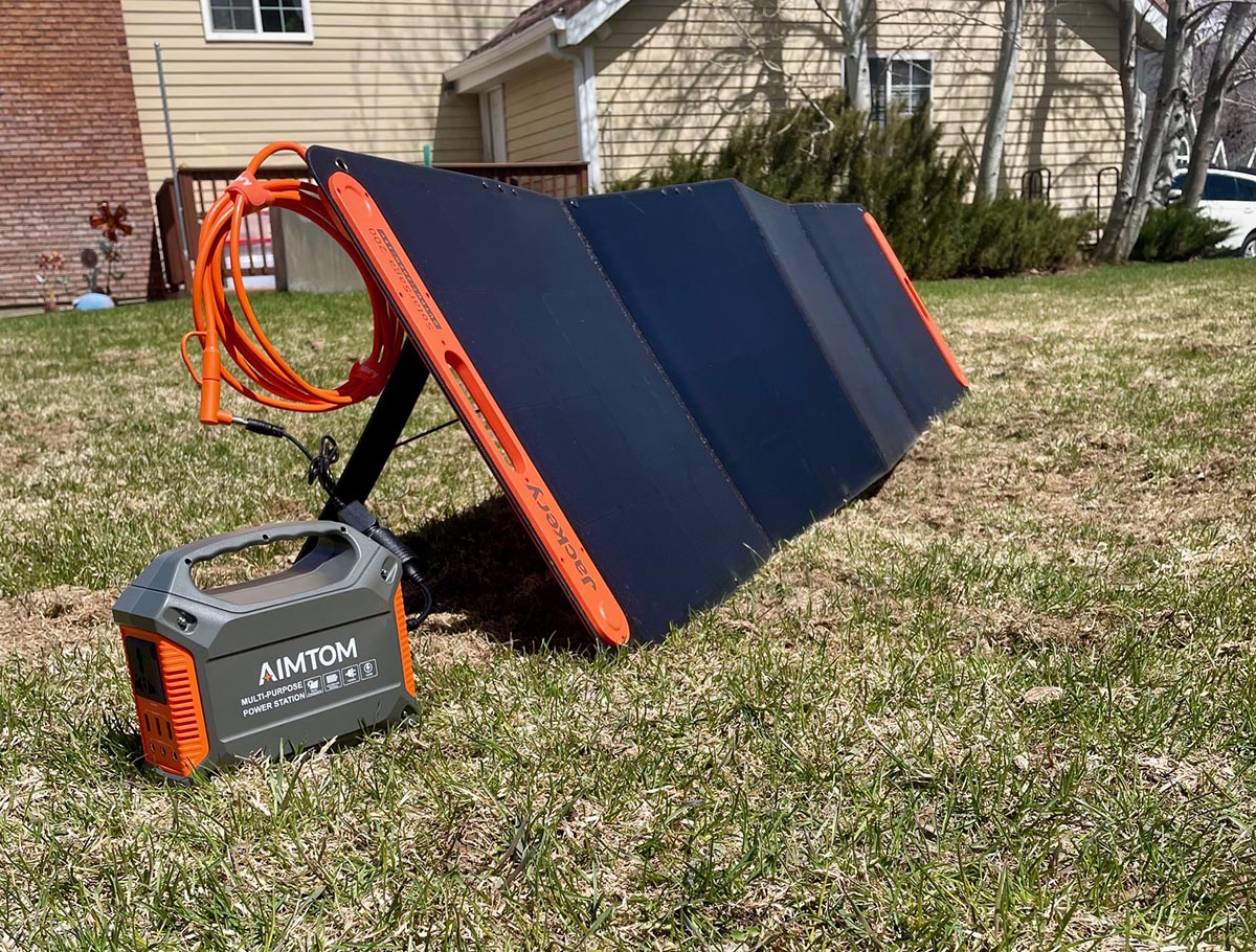 The Jackery Solar Generator 3000 Pro and solar panels in the sun during testing.