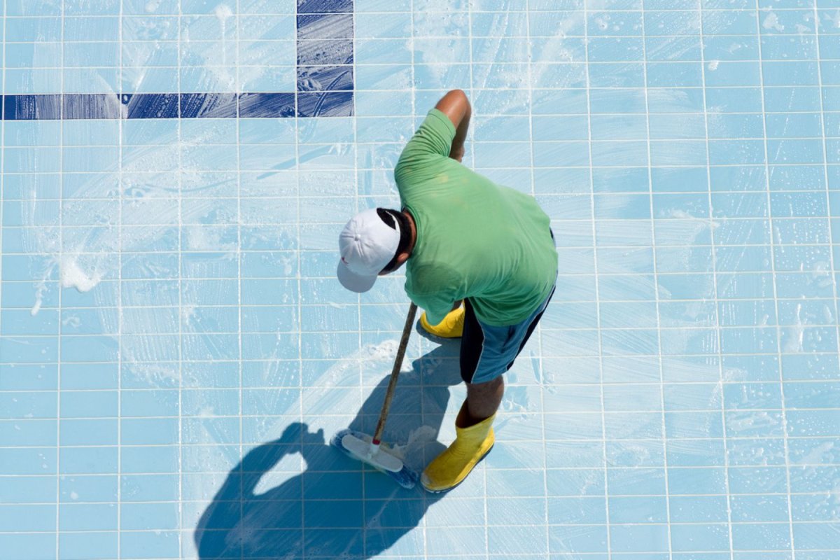 How Much Does Pool-Cleaning Business Start-Up Cost?