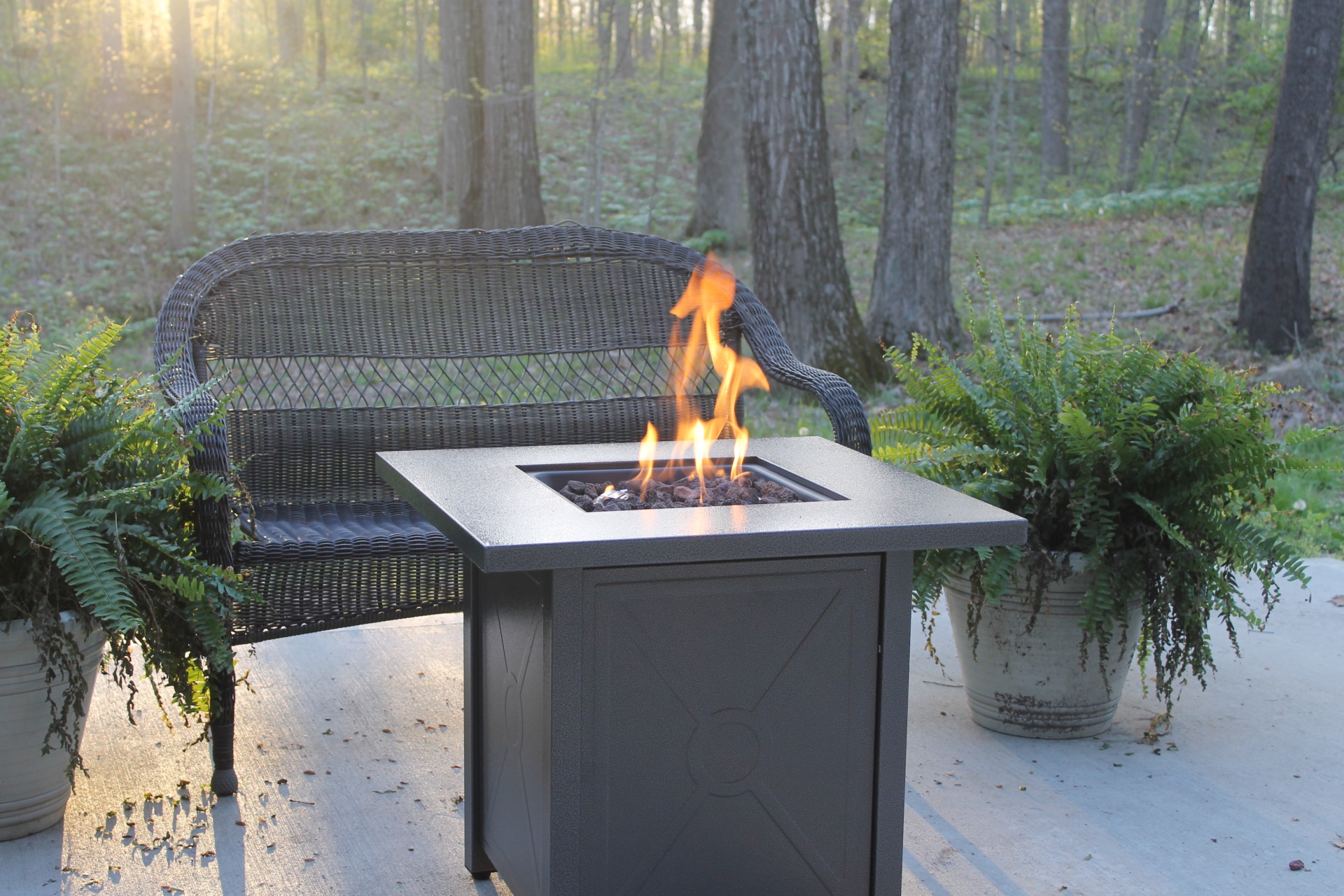 R.W.Flame Propane Fire Pit Table With Glass Cover 3
